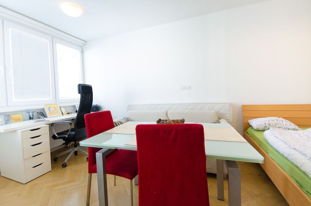 undefined City centre studio with a balcony 6