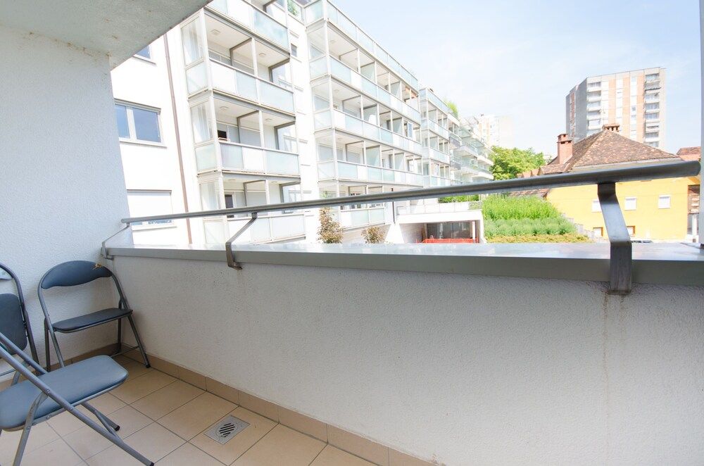 undefined City centre studio with a balcony 2