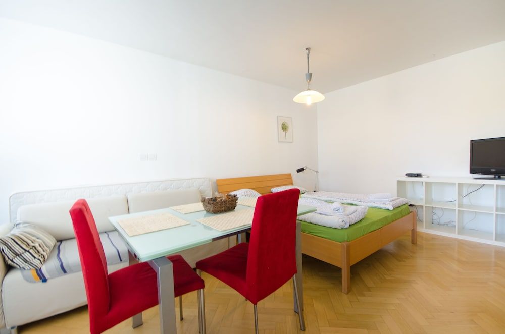 undefined City centre studio with a balcony 10