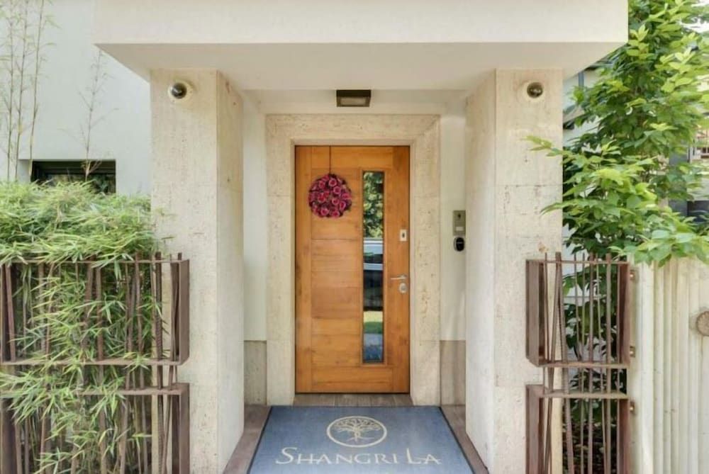 undefined Shangri La Rooms - Adults Only