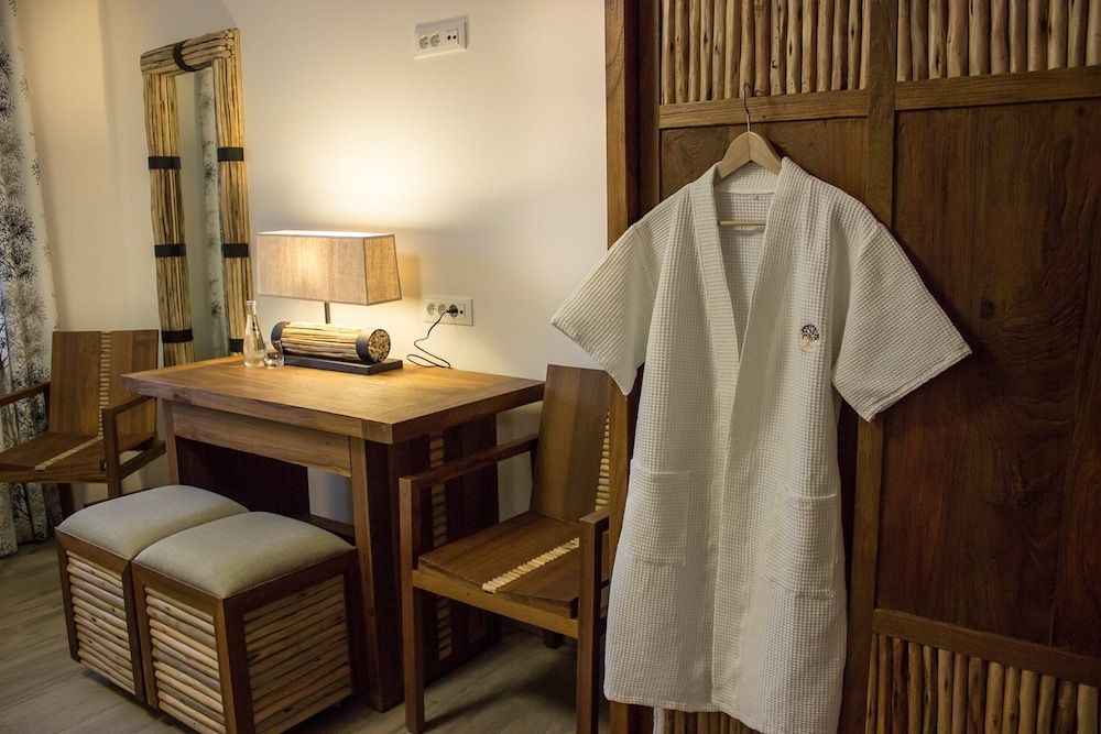 undefined Shangri La Rooms - Adults Only 9