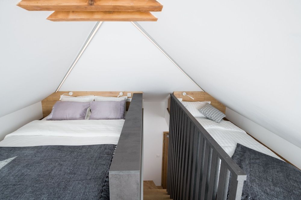 Duplex Attic Studio (Apt.10)