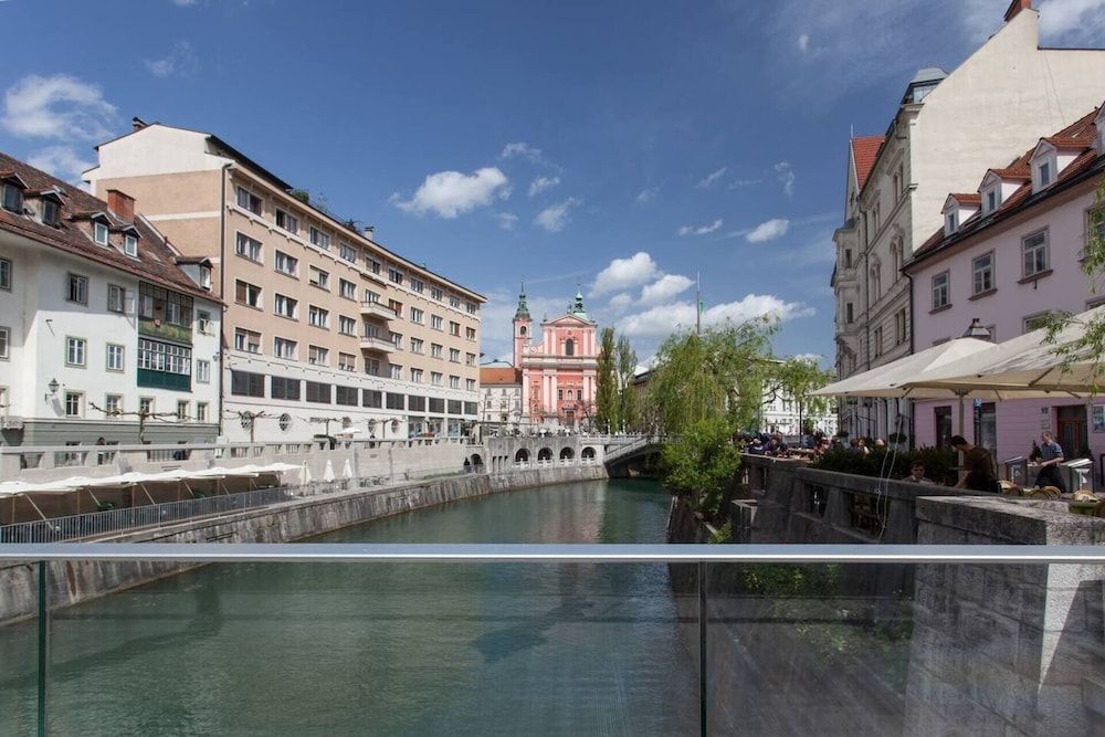undefined Ljubljana Riverbank Apartment in City Centre! 10