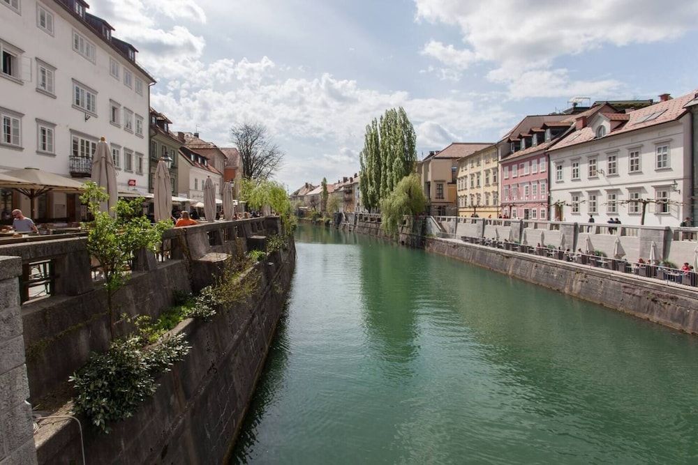 undefined Ljubljana Riverbank Apartment in City Centre! 5