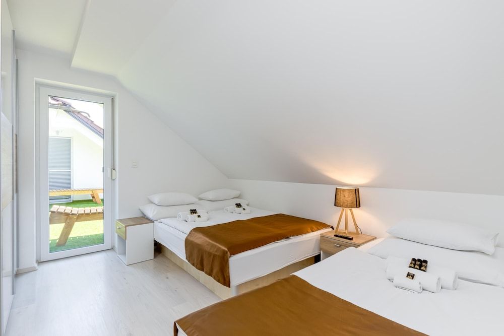 Family Villa, 3 Bedrooms, Mountainside (Pool & Whirlpool Villa Art Four)