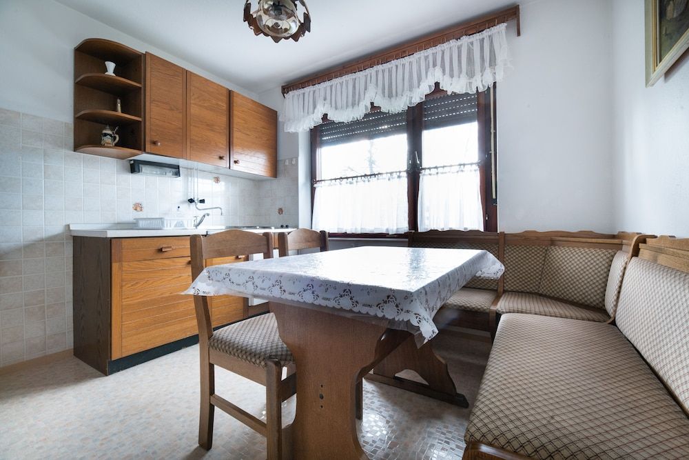 Apartments Svetina Apartment, 2 Bedrooms (6 Adults) 7