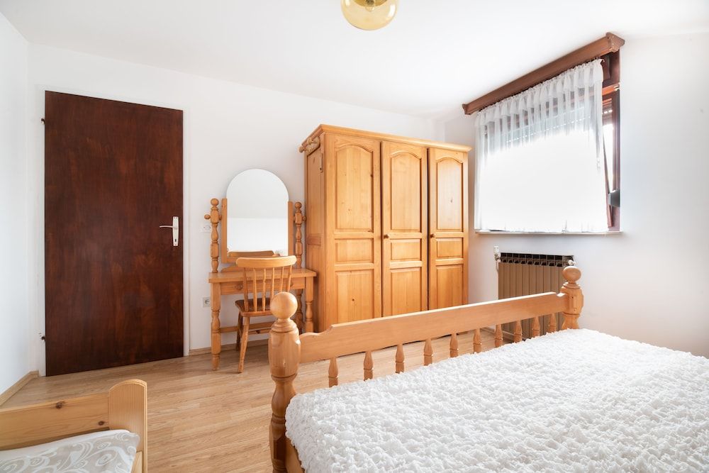 Apartments Svetina Apartment, 2 Bedrooms (6 Adults) 5