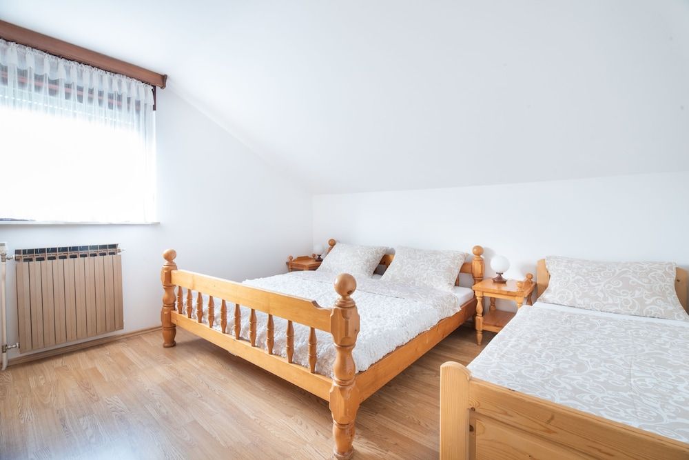 Apartments Svetina Apartment, 2 Bedrooms (6 Adults) 4