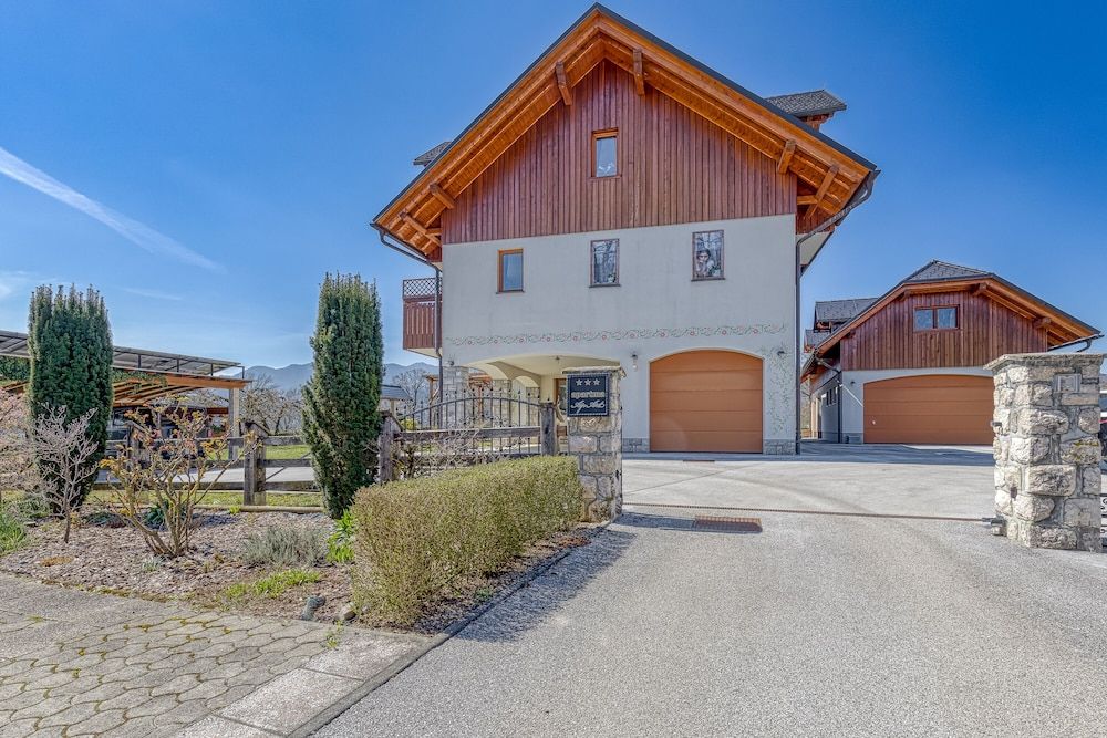 undefined Bled Lake Apartment Red 2