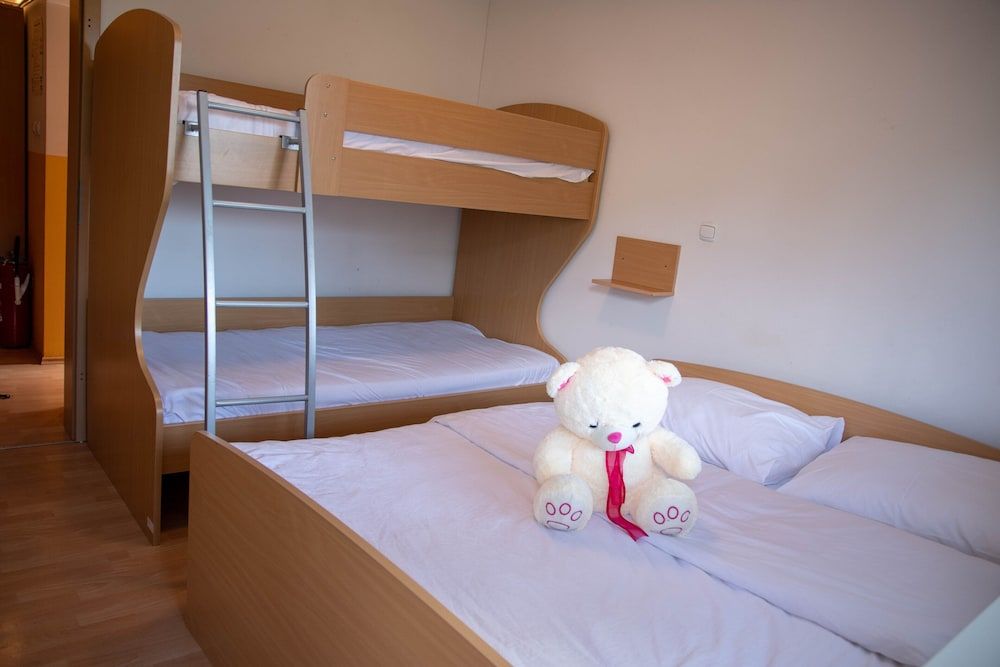 Economy Apartment, Mountain View, Slope side