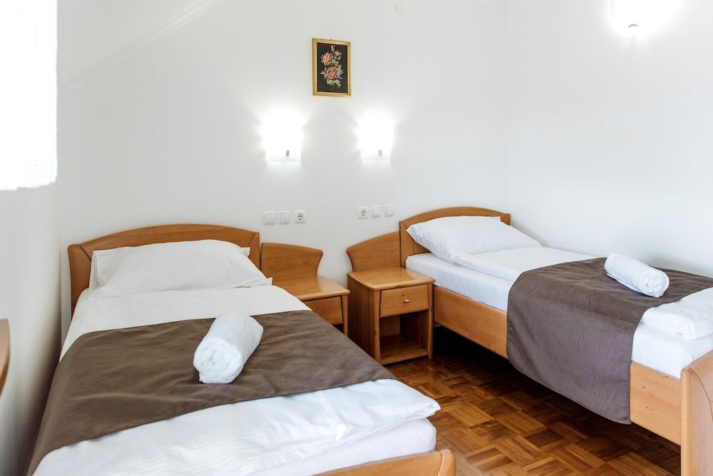 Basic Double or Twin Room, Garden View