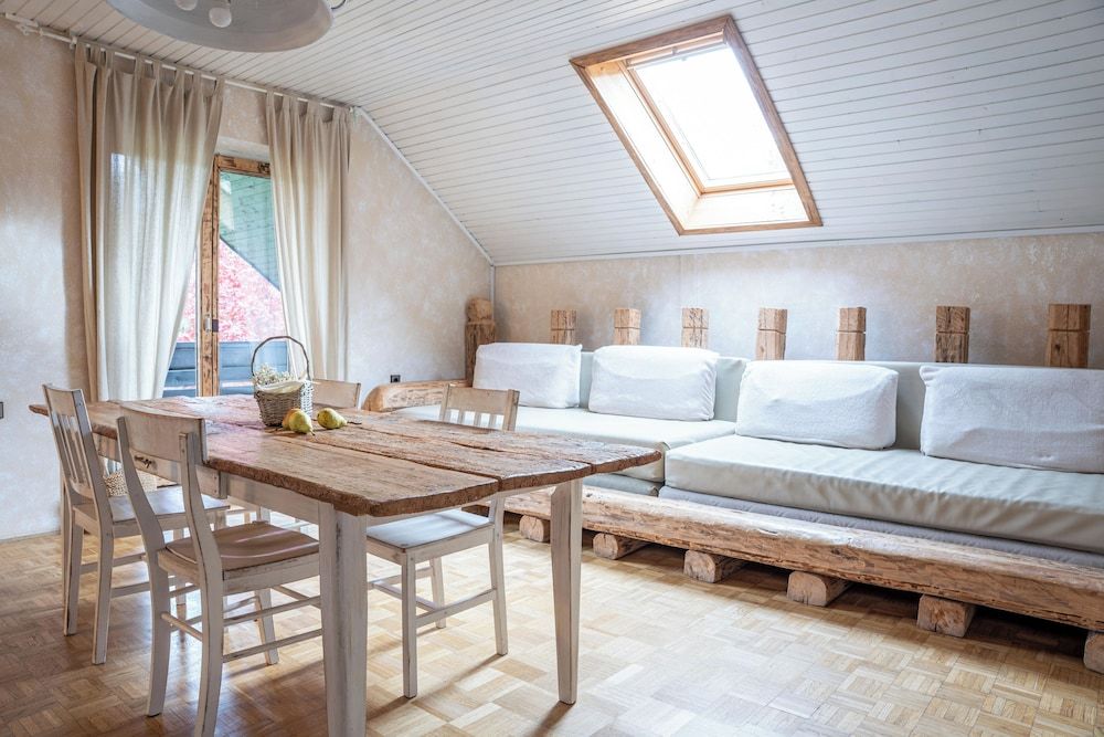 Apartment, 2 Bedrooms, Balcony, Mountain View