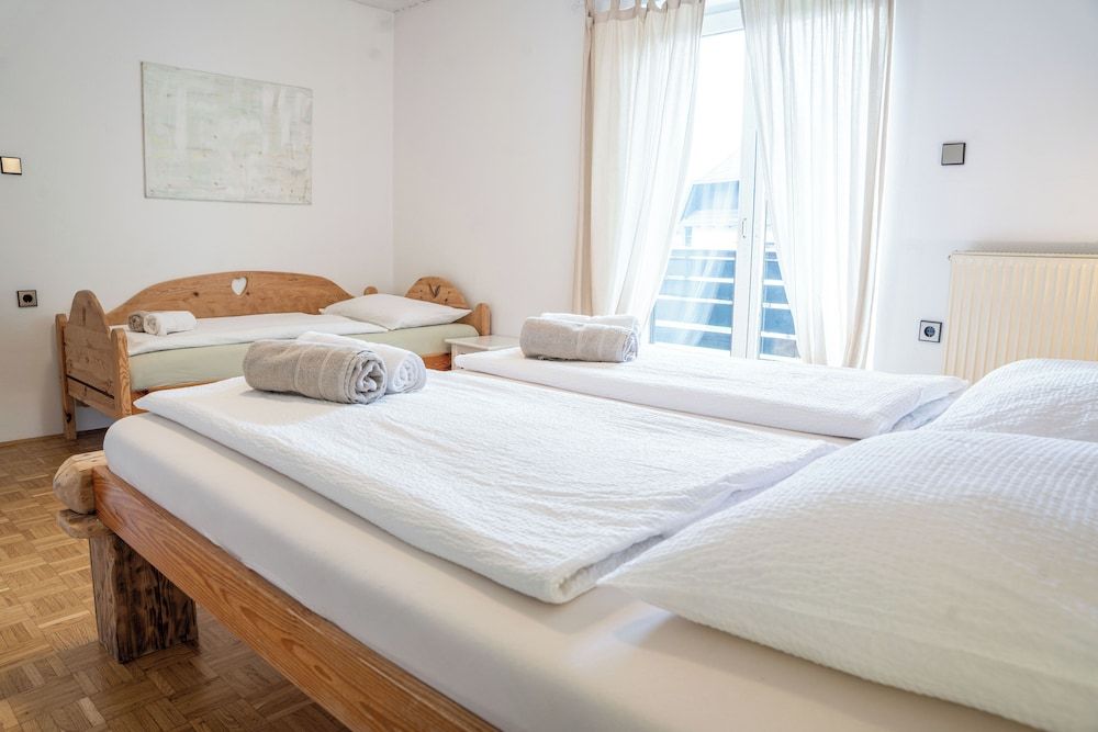Apartment, 2 Bedrooms, Balcony, Mountain View