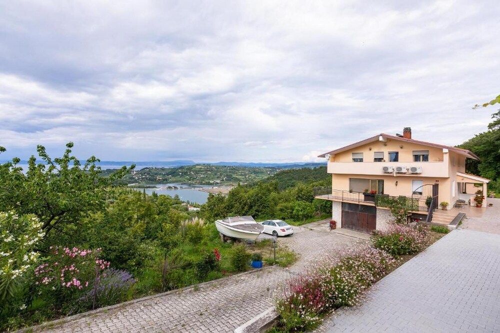 Apartment (Apartments Bella Vista Lilly - One Be)