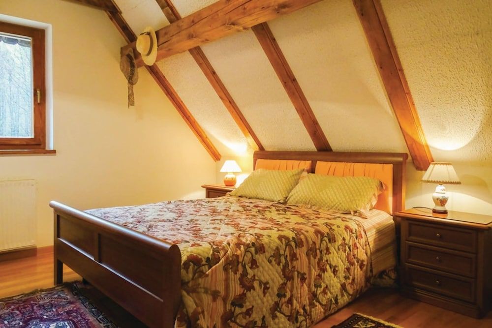 Family Chalet, 4 Bedrooms, 2 Bathrooms, Mountainside (Chalet Primus Near Soča Gorge)