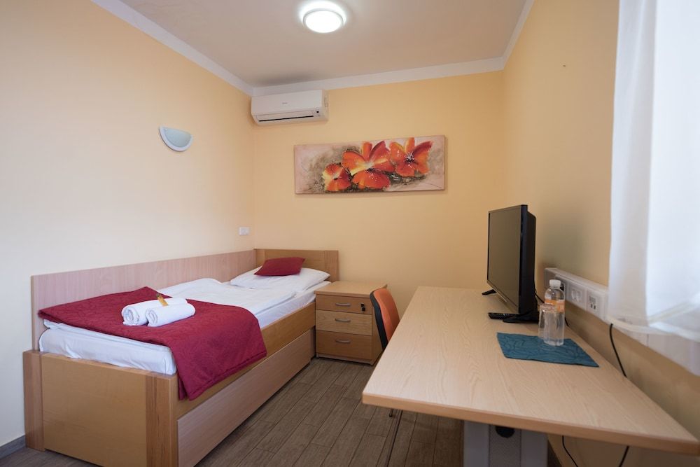 S hotel Studio, 1 Twin Bed