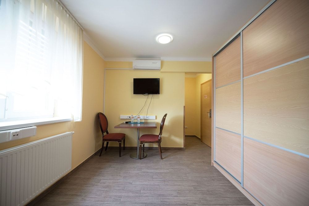 S hotel Double Room 6