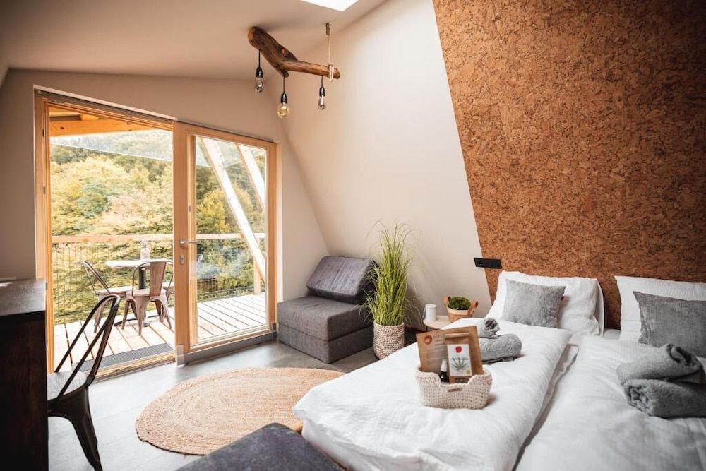 Nesting Resort posestvo SONČNI RAJ Deluxe Cabin