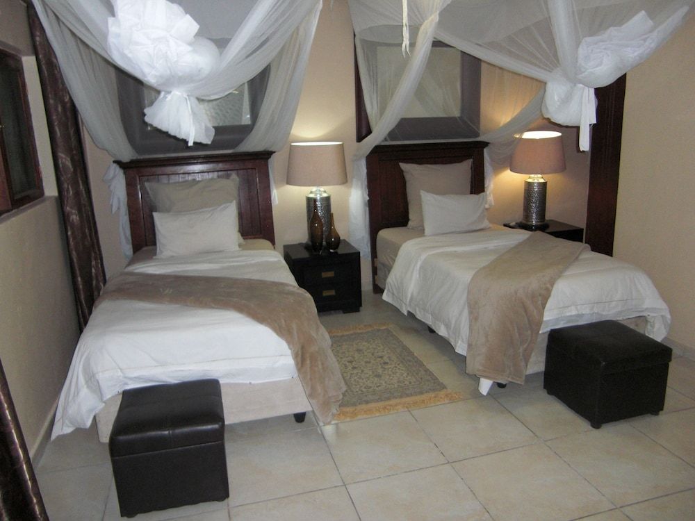 Shamba Lodge Business Suite 8