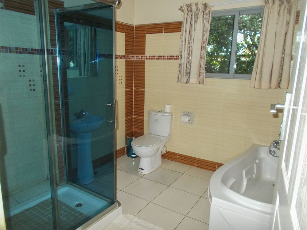 Waterfalls Hotel Superior Suite, 1 King Bed 9