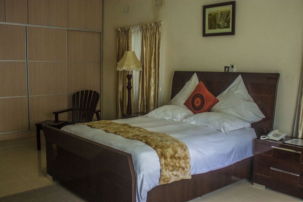 Waterfalls Hotel Superior Suite, 1 King Bed 2