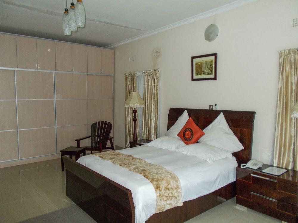 Waterfalls Hotel Superior Suite, 1 King Bed 6