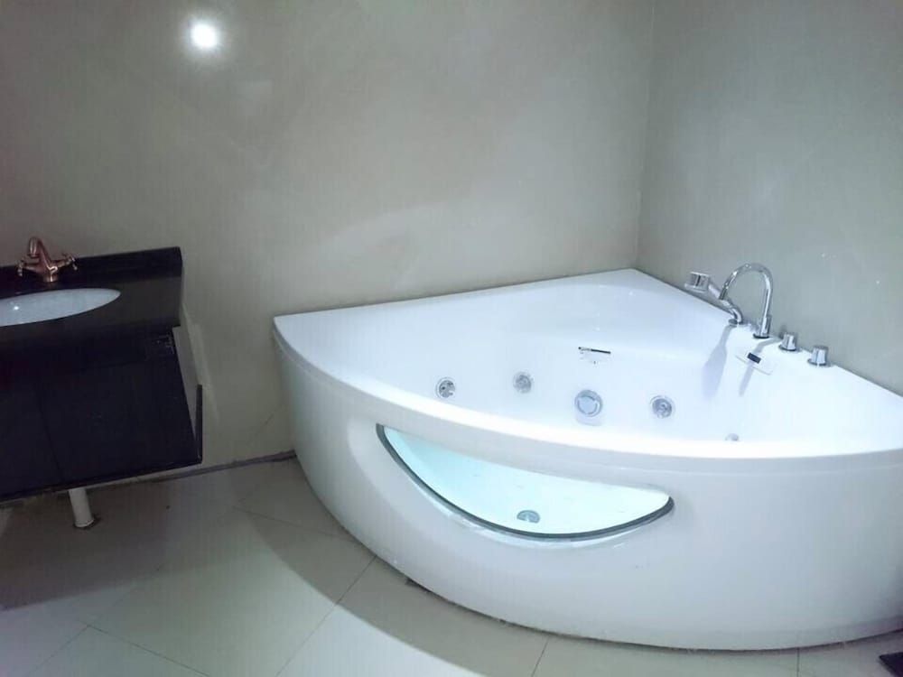 undefined Mercury Gardens Lodge at Muzala 10