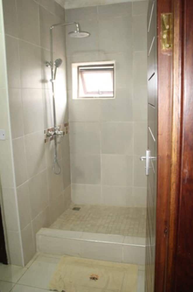 Melsim Lodge Twin Room 5