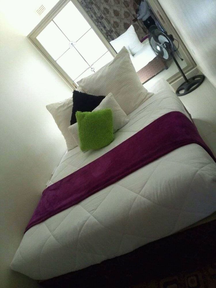 Manjazi Hotels Deluxe Twin Room 2