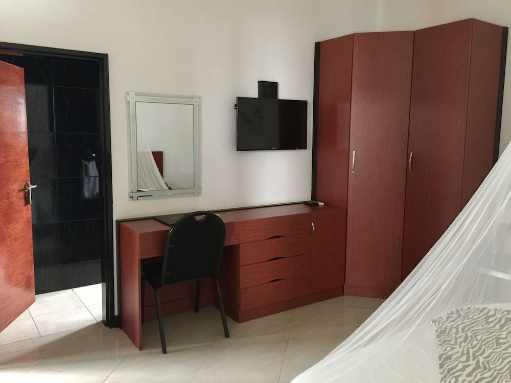 undefined Le Dolphin's Grand Paradiso Hotel 9