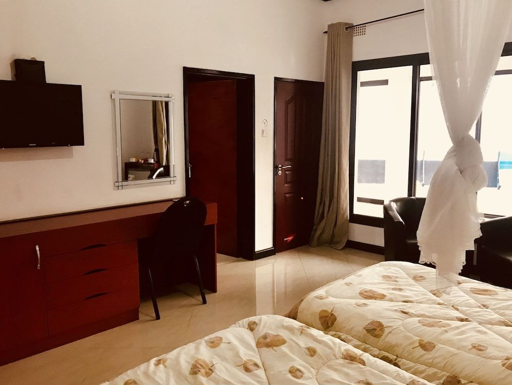 undefined Le Dolphin's Grand Paradiso Hotel 8