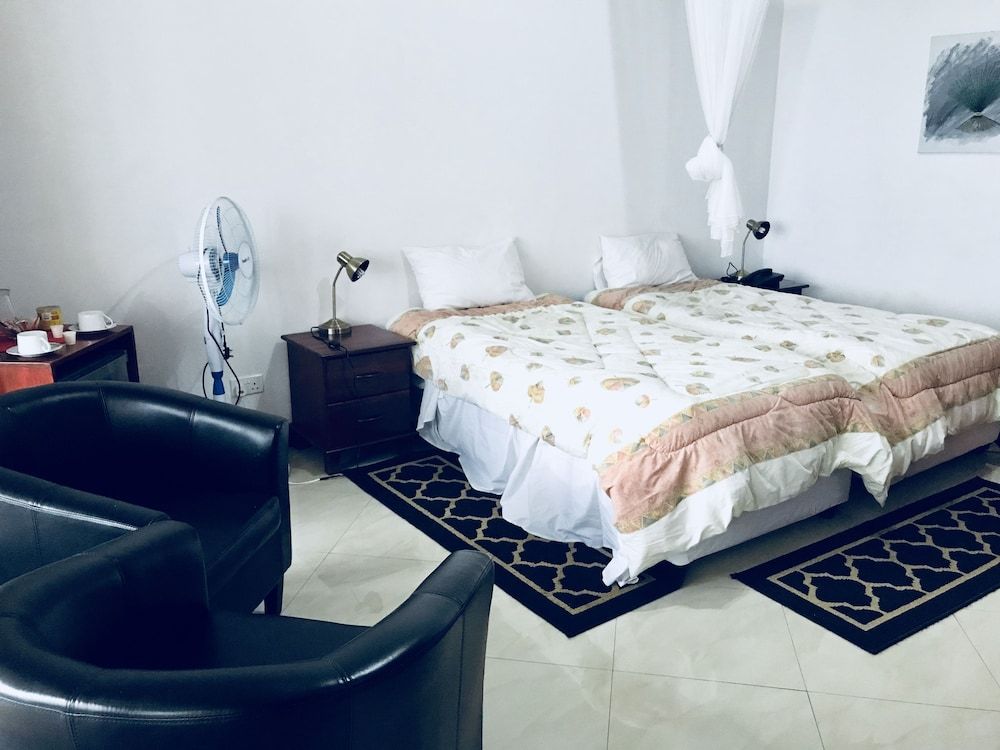 undefined Le Dolphin's Grand Paradiso Hotel 5