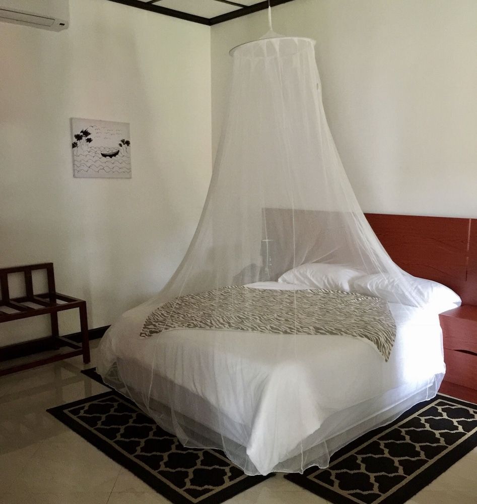 undefined Le Dolphin's Grand Paradiso Hotel 4