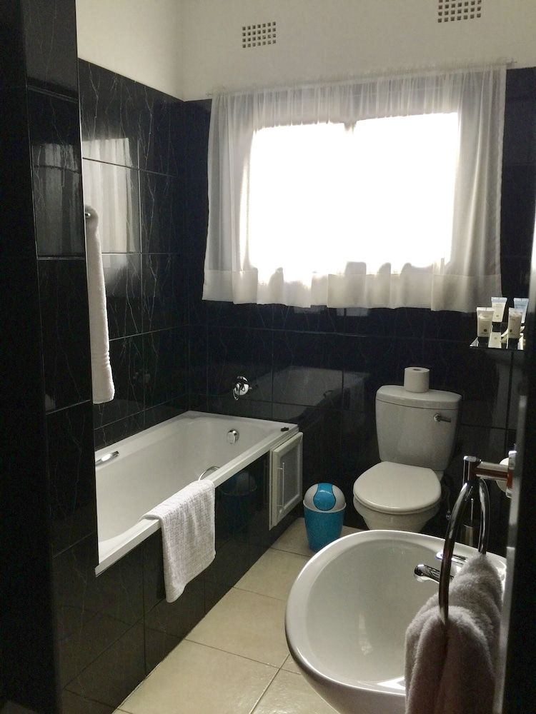 undefined Le Dolphin's Grand Paradiso Hotel 6