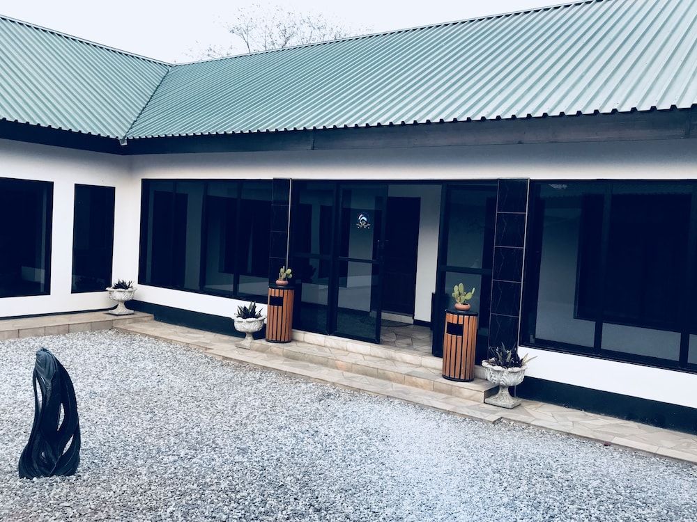 undefined Le Dolphin's Grand Paradiso Hotel 3