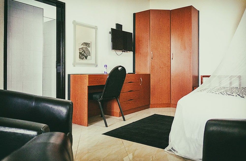 Le Dolphin's Grand Paradiso Hotel Deluxe Double Room 6