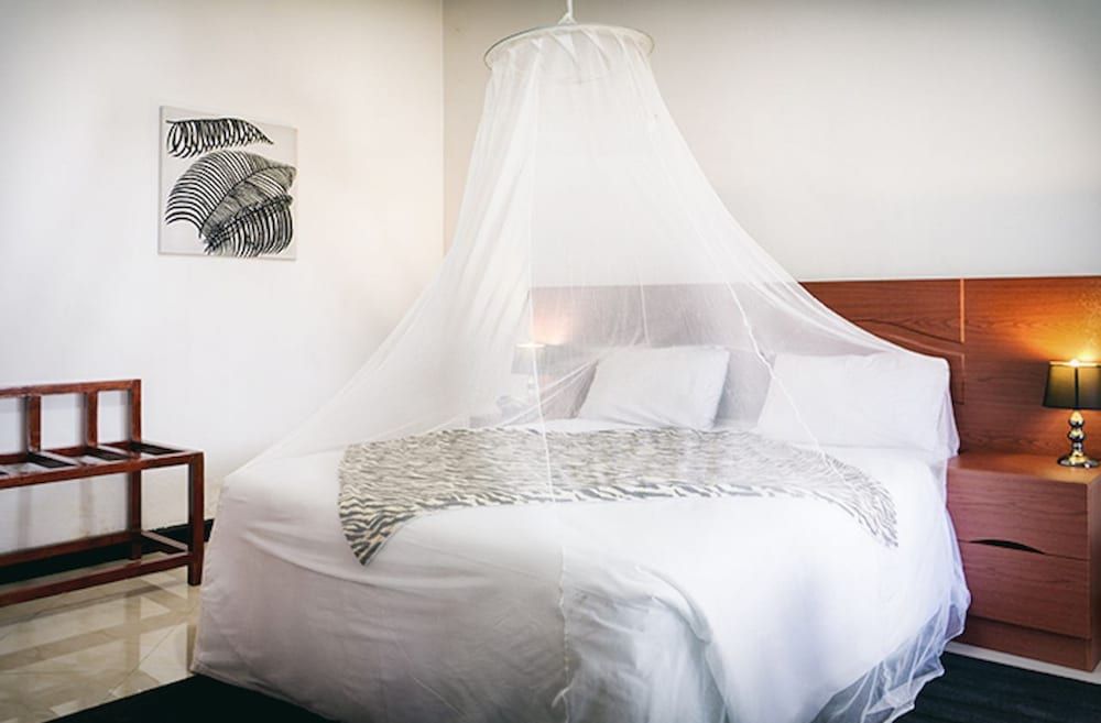 Le Dolphin's Grand Paradiso Hotel Deluxe Double Room 2