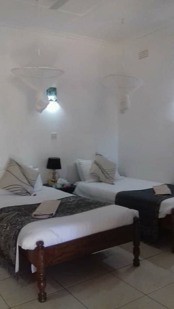 undefined Mwayose Lodge