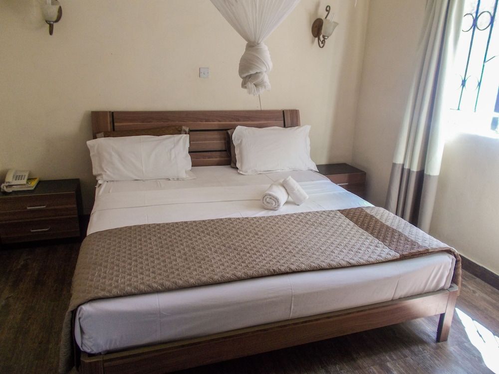 undefined Acamms Lodge Roma 4