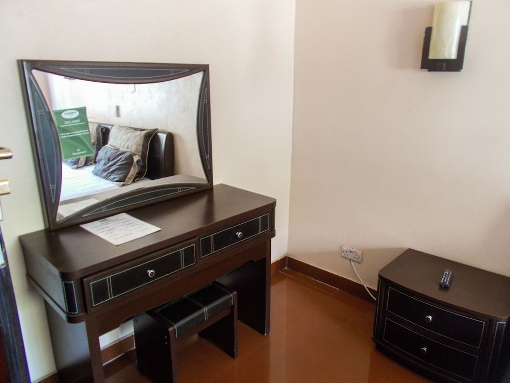 undefined Acamms Lodge Roma 10