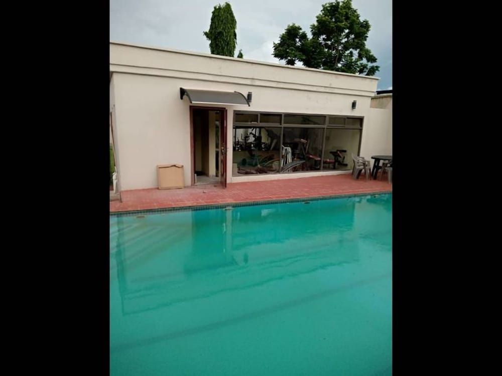 3 Bedrooms Exclusive House in Northmead