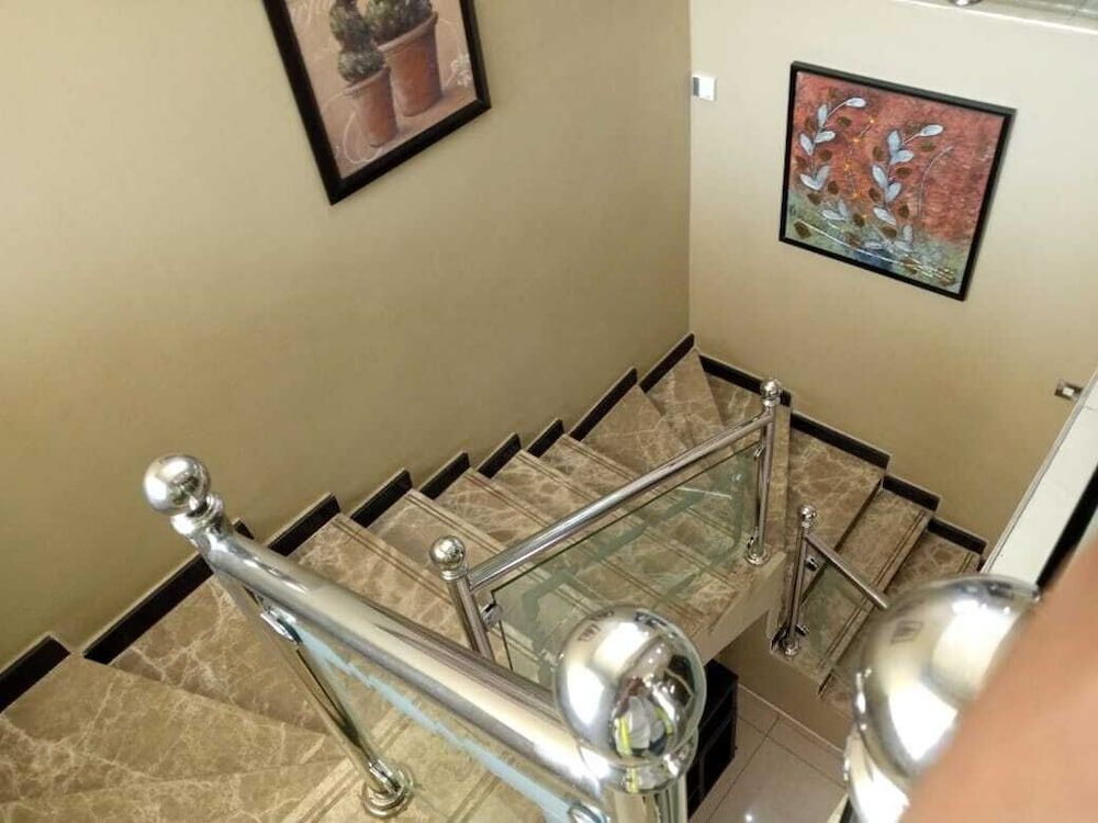 undefined Executive Fully Furnished Apartment Close to Amenities 8