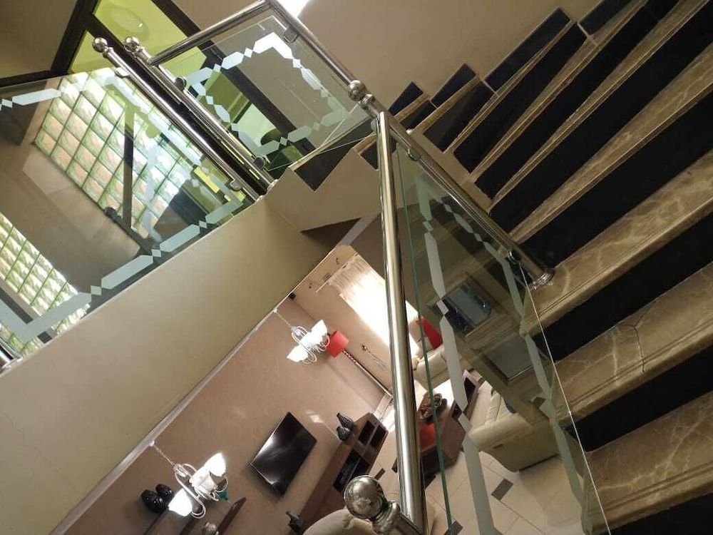 undefined Executive Fully Furnished Apartment Close to Amenities 10