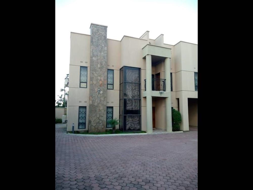 undefined 3 Bedrooms Exclusive Apartment in Kaludu 2