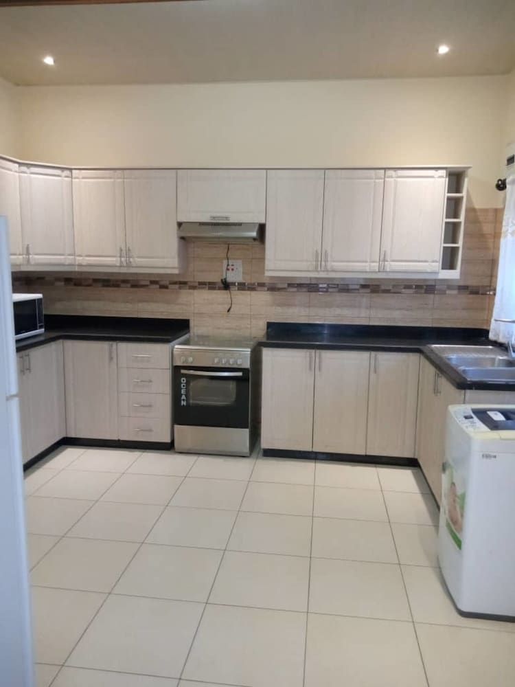 undefined 3 Bedrooms Exclusive Apartment in Kaludu 8