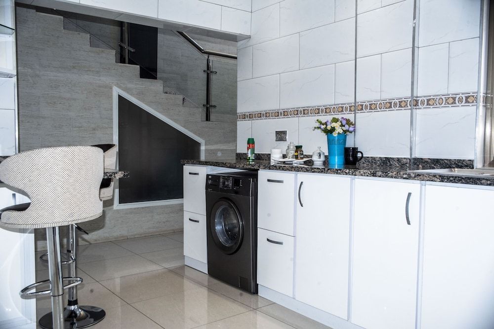 Lusaka Luxe - Your Private Oasis Awaits in the Heart of Zambia Apartment, 2 Bedrooms, Balcony 21