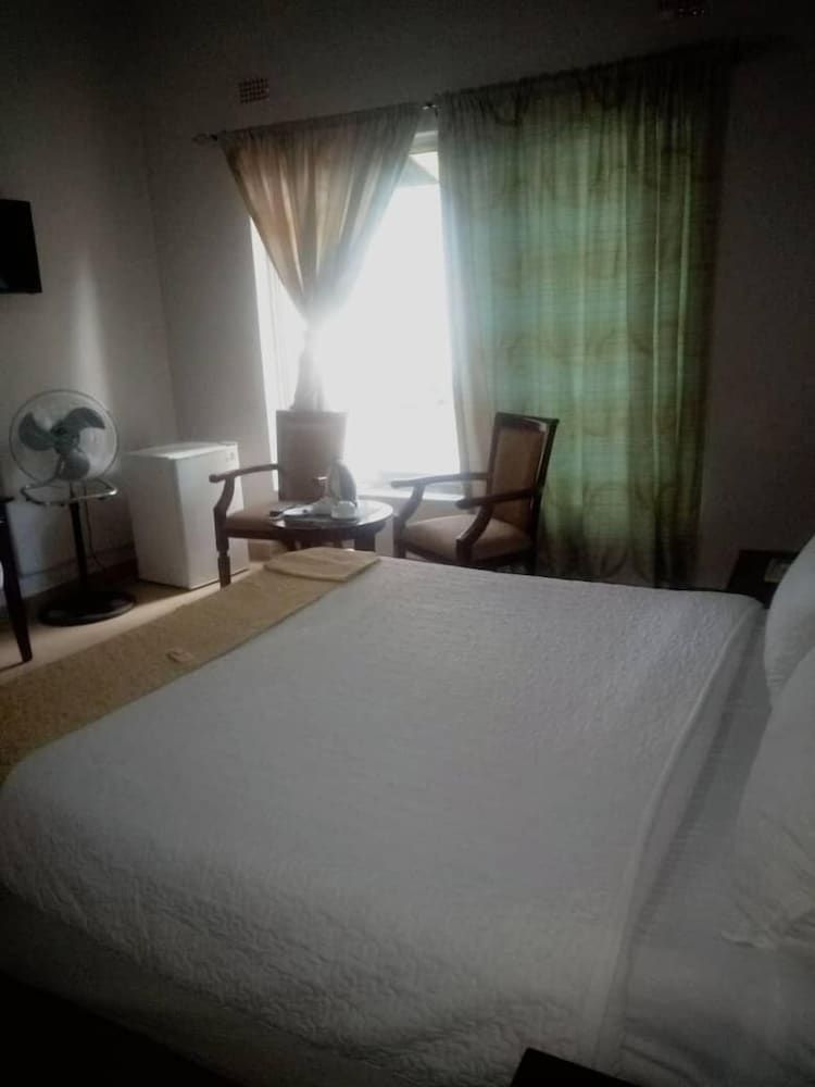 undefined Fatmols Executive Lodge 8