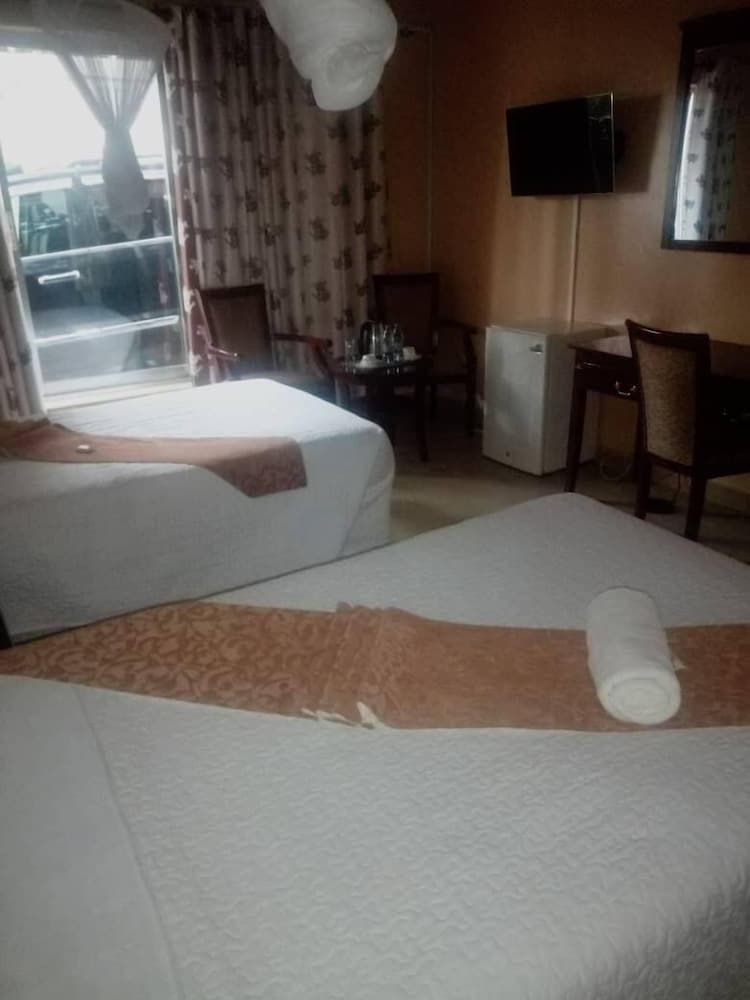 undefined Fatmols Executive Lodge 5