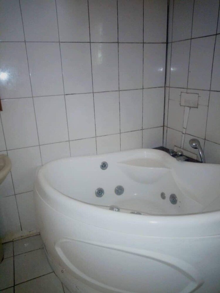 undefined Fatmols Executive Lodge 4