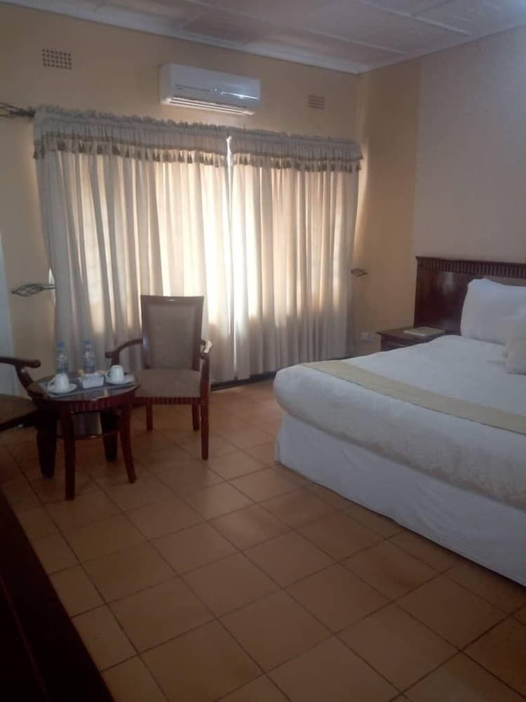 undefined Fatmols Executive Lodge 10